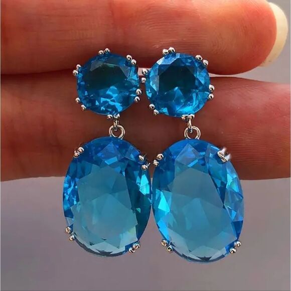 Bella Boutique Jewelry - Light Blue Rhinestones Crystal Earrings